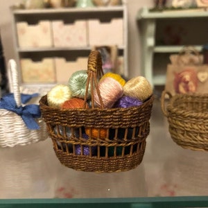 Miniature ball of yarn (without basket)