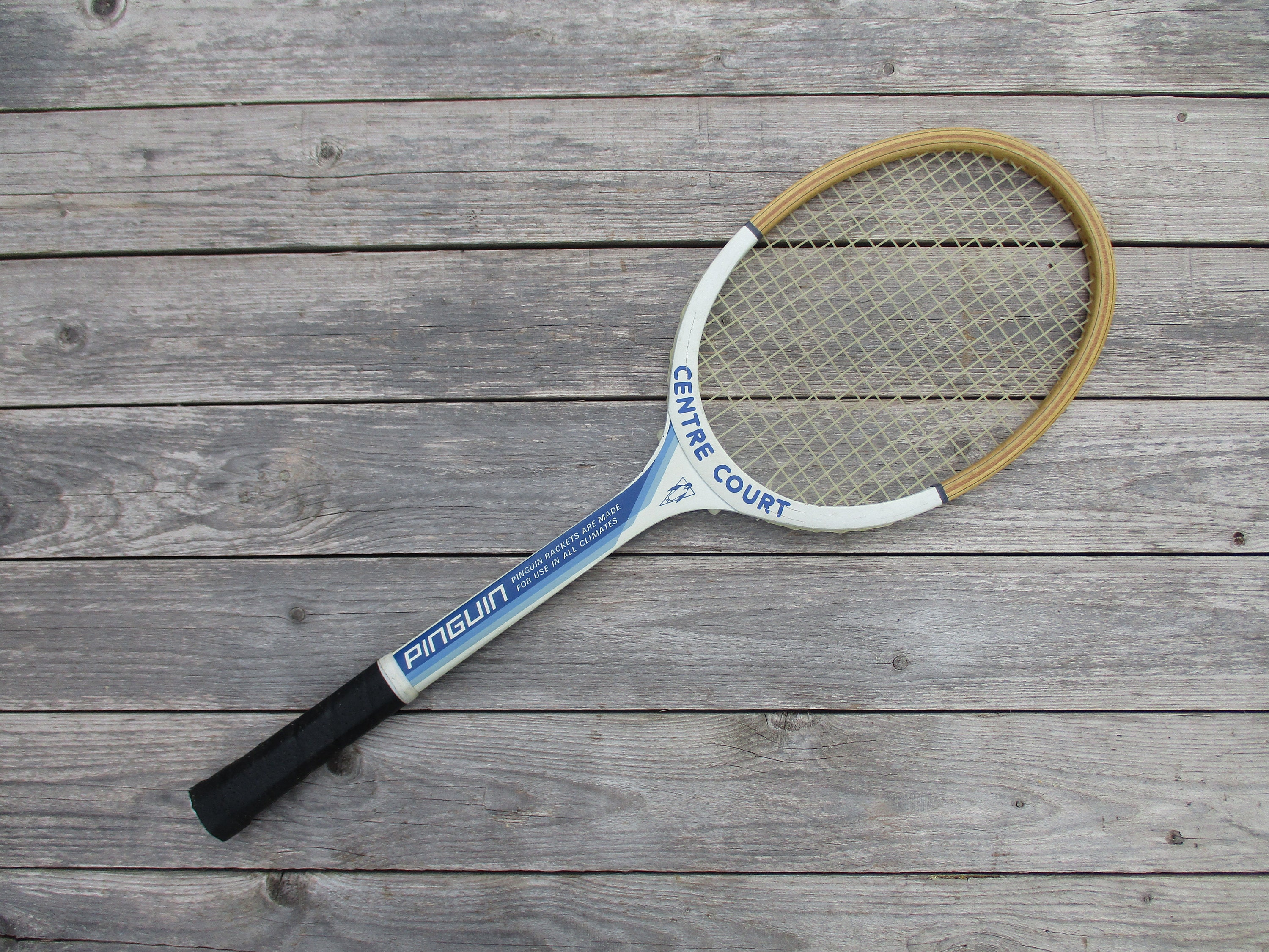 Raquette de tennis ancienne et sa housse
