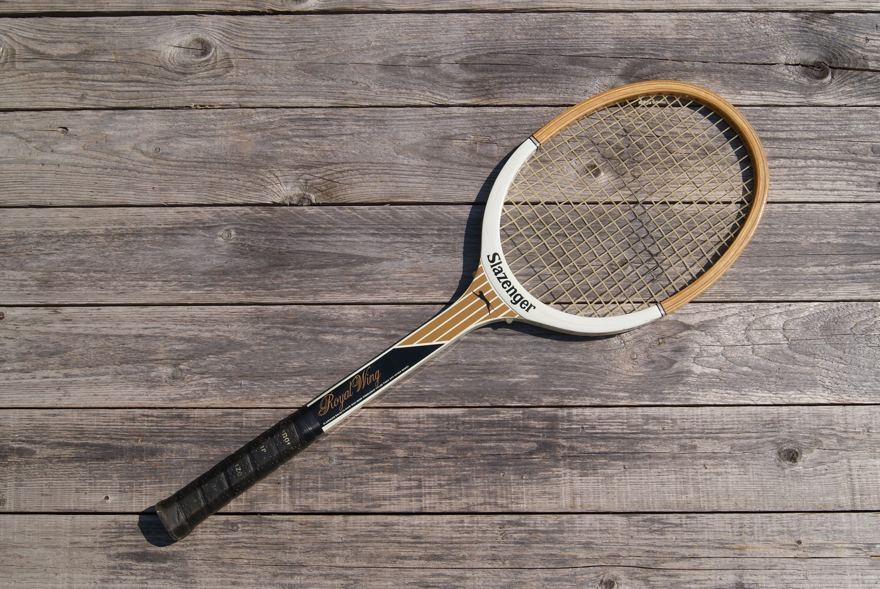Slazenger Ensemble de raquettes de tennis de table 5 pièces avec 3 balles  de tennis de table dans un étui pratique : : Sports et Loisirs