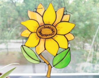 Handgemaakt raamdecoratiecadeau met zonnebloemen en gebrandschilderd glas.