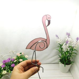 Trädgårdspåke i målat glas med rosa flamingomotiv, fågeldekor för krukor och trädgårdar
