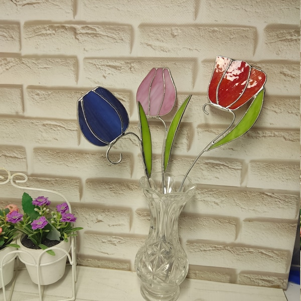 Tulipes en vitrail, ensemble de trois fleurs sur une tige, verre de tulipes roses, ornement Suncatcher, fleur de vitrail, cadeau pour Pâques
