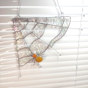 Stained glass cobweb and spider handmade Window decoration for Halloween Corner cobweb Wall Hanging Suncatcher Panel Black Home Decor