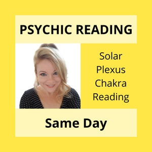 Puede incluir: Una mujer sonríe a la cámara con una camisa de lunares negros y blancos. El texto "Psychic Reading" está en la parte superior de la imagen. Debajo de la foto de la mujer, aparece el texto "Solar Plexus Chakra Reading". Debajo de eso, se muestra el texto "Same Day".