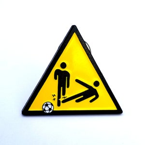 Daniele De Rossi sliding tackle tattoo - Enamel pin - AS Roma fan gear