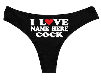 カスタマイズされた「I Love Cock」Tバックパンティー。お気に入りのコックの名前をカスタムプリント。セクシーで面白いパンティー。彼女へのギフト。