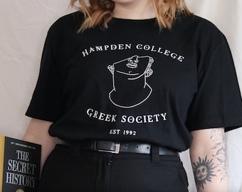Koszulka Hampden College Greek Society College | The Secret History | Dark Academia | Book Merch
