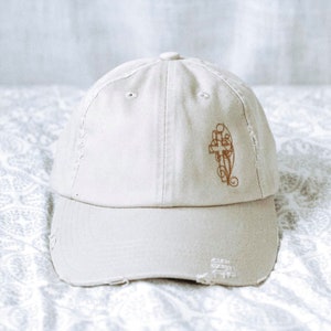Cappello cristiano ricamato, disegno a croce d'oro