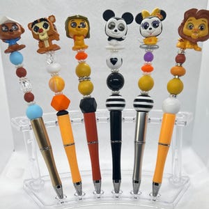 Bolígrafos de cuentas Disney para puerta: Minnie, Winnie the Pooh, Tigger, Roo y Simba. Bolígrafos recargables hechos a mano. Regalos adorables para los amantes de Disney.