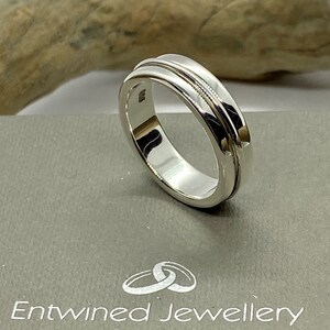 Platinum 2024 spinner ring