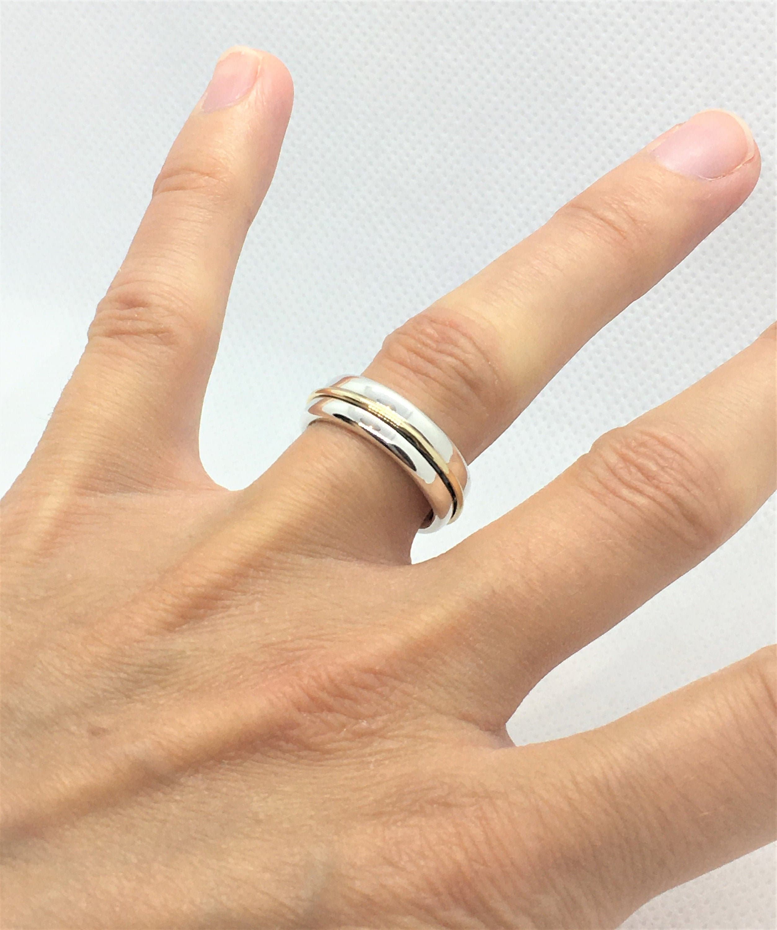Solid gold spinner ring deals