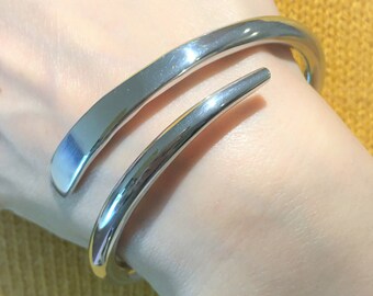 Silver Chunky Bangle - Lightweight Alloy Bangle - Sienna Elegance - Birthday Gift - Gift for Girlfriend - Entwined Jewellery.