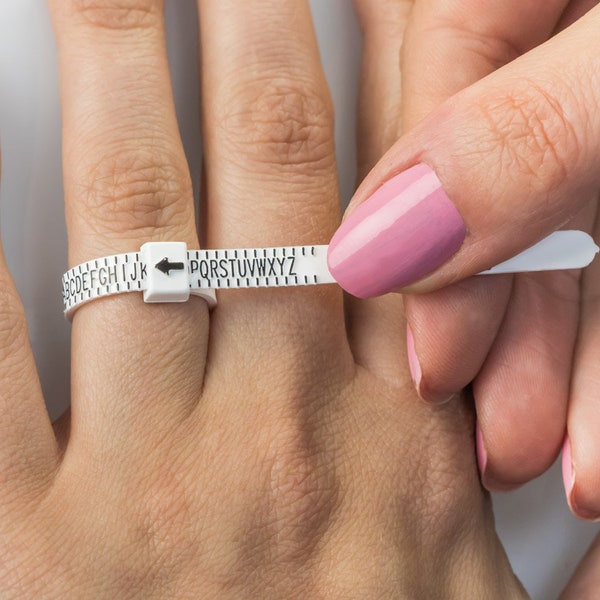 Ring Sizer - UK Ring Size - Check your Ring Finger Size - Adjustable Ring Sizer.