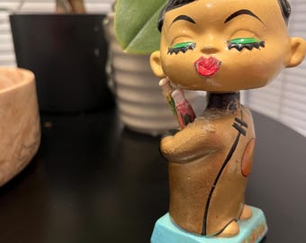 Original Bobble head vintage 1950s Kiss me Chinese girl with drink umbrellas. tiki