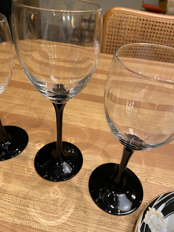 Pair of 1980s big wine glasses Memphis styling grace Luminarc classic