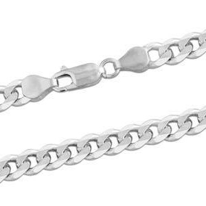 Op de afbeelding: Een zilveren curb chain ketting met een karabijn sluiting.