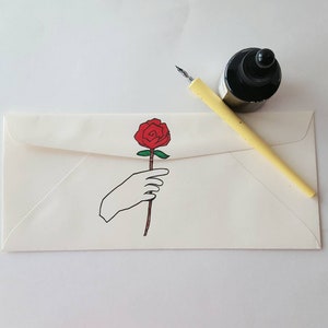 Decorar Sobre Para Su Carta, Sobre Dibujado A Mano, Carta De Amor, Regalo De Aniversario, Regalo De San Valentín, Regalo Para Novia / Novio Hand handing flower