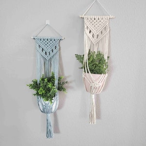 Beginner macrame plant hanger kit. Craft kits for adults and kids. Bohemian home and wall decor diy kit. Macrame wall hanging kit image 6