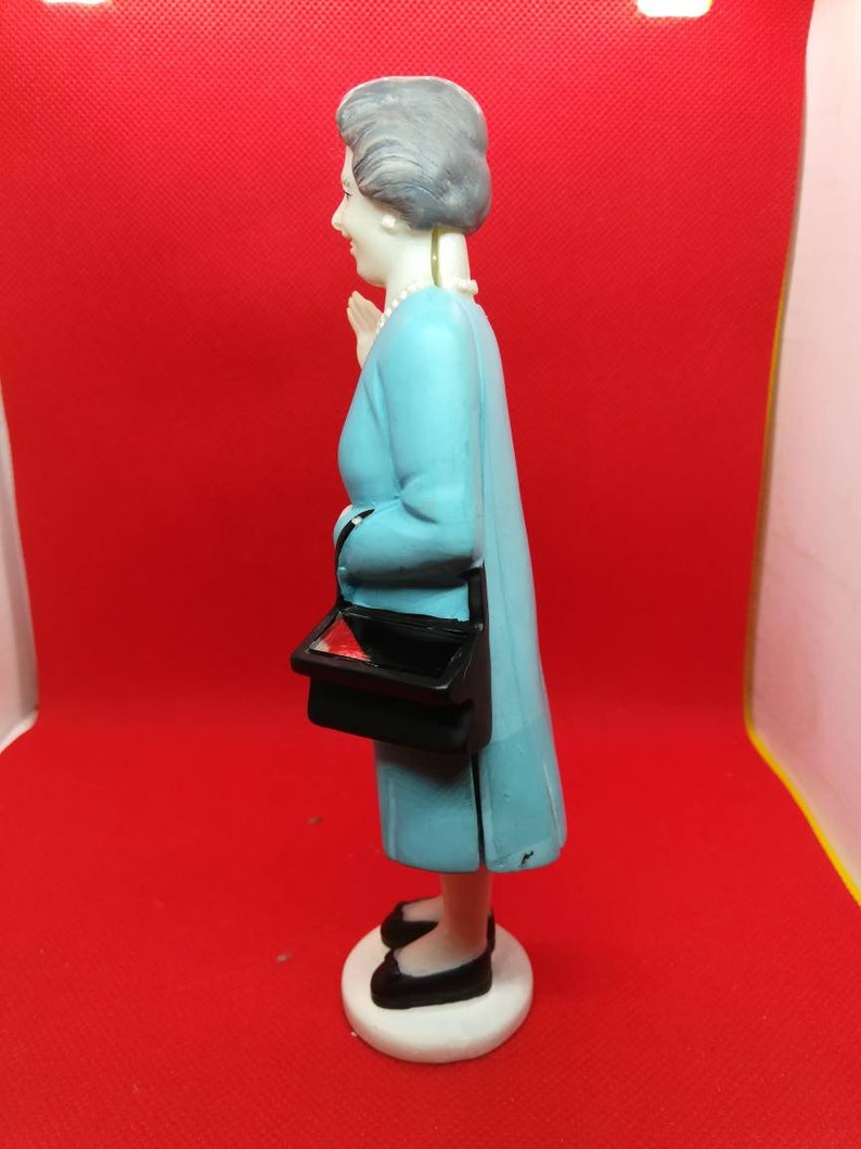Solar power waving queen Elizabeth