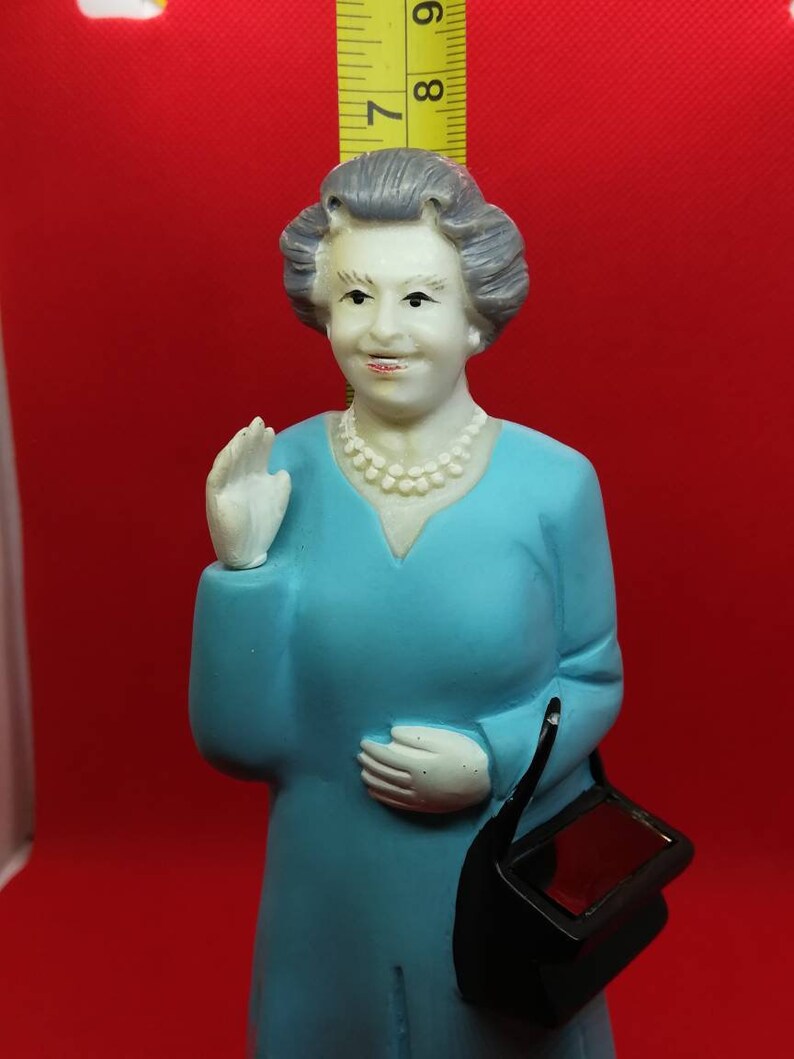 Solar power waving queen Elizabeth