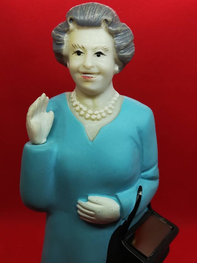Solar power waving queen Elizabeth