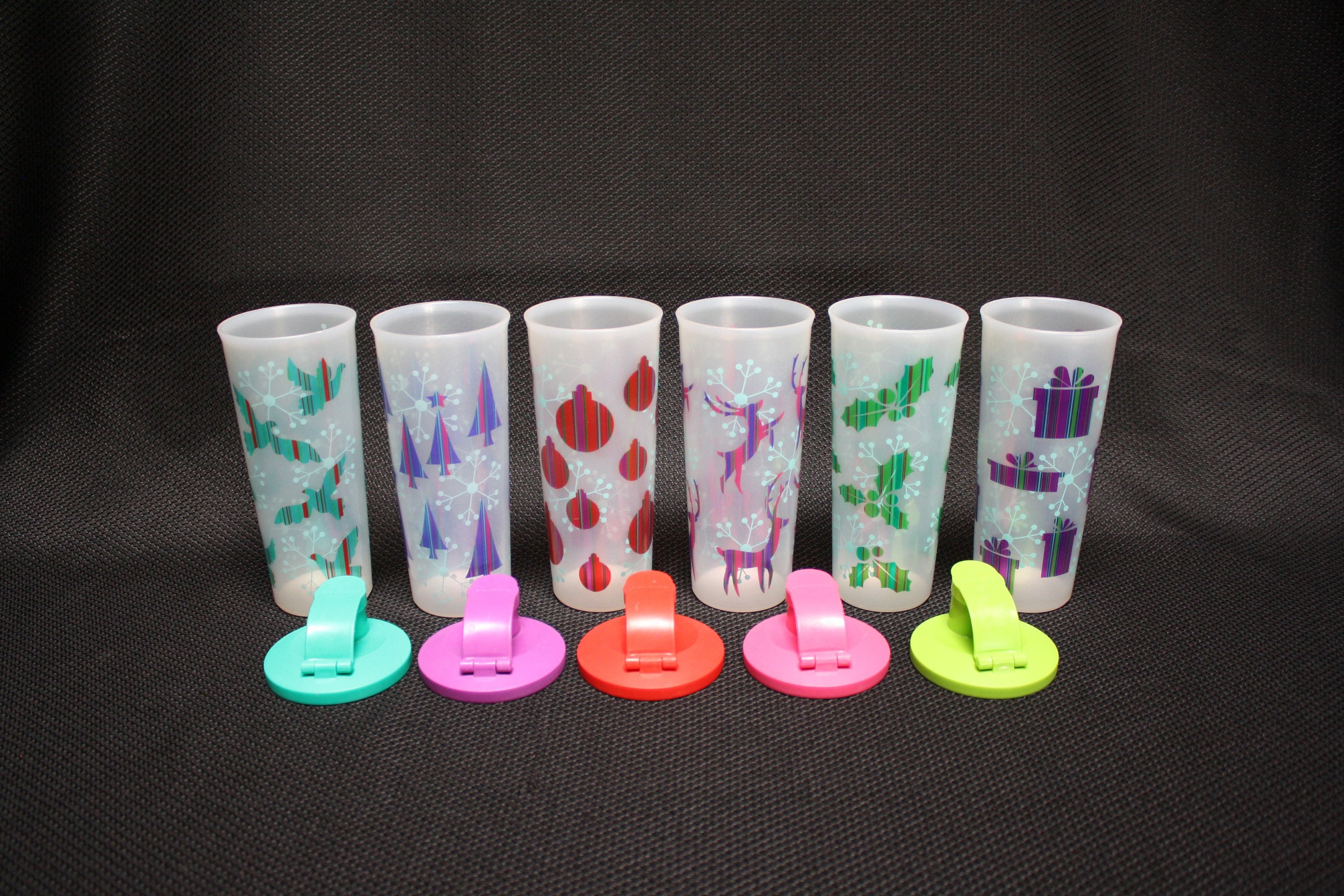 Set of 3 Holiday Tupperware Tumblers Chrismtas 16 oz #5107 With Lids