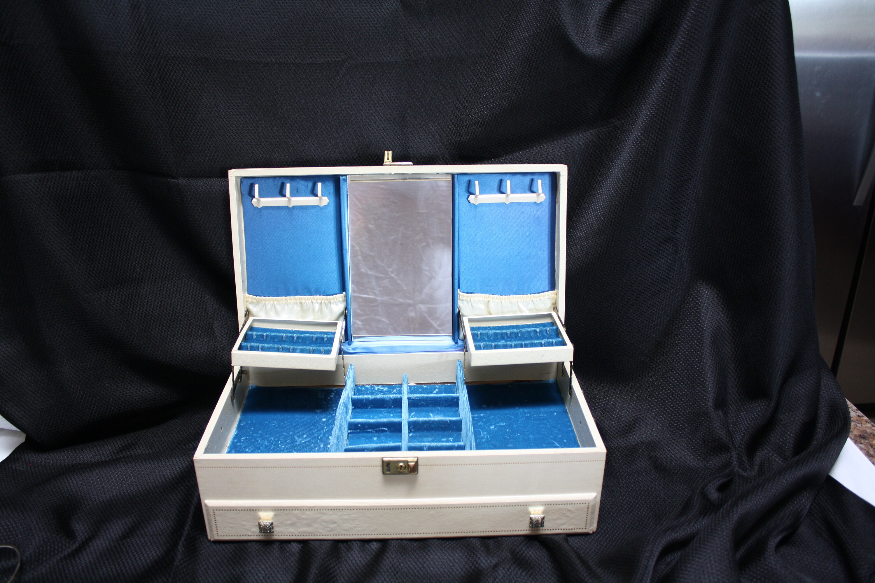 Three-layer Folding Medicine Box, Household Large-capacity Multi