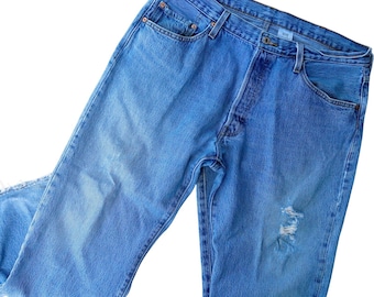 Levi's 501 distressed jeans met medium wassing en knoopgulp, 38 x 29 met rechte pijpen