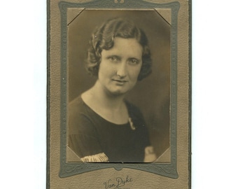 Kabinetkaart vrouwportret jaren 1920 - Finger Waves - Van Dyke Studios