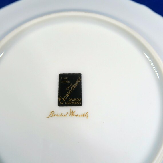 How to Decorate With Crown Jewel Bridal Wreath China Bavaria: Elegant Tips