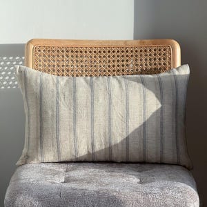 Funda de almohada de rayas azules y grises