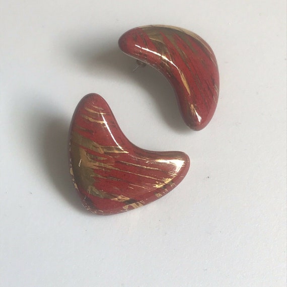 Vintage Boomerang Earrings Red Metallic Gold 80s … - image 4