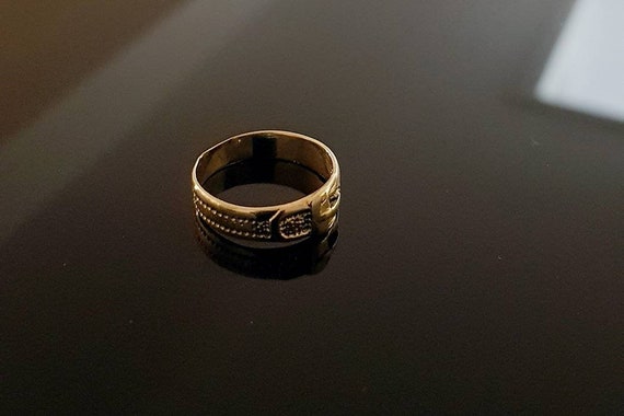 Vintage belt gold ring band