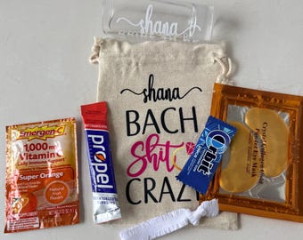 Lembrancinha para despedida de solteira: mini sacola de lona, presente para madrinhas, kit de sobrevivência para viagem entre amigas, lembrancinha para o grupo de madrinhas, presente para o fim de semana do casamento.