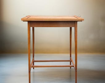 Antiker Kunsthandwerks Mission Oak Beistelltisch mit abnehmbarem Tablett - Um 1910