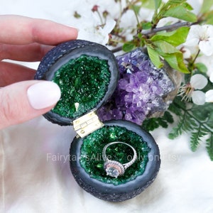 Grüne Glas Kristall Verlobungsring Box, Handgefertigte Glas Druse Box, Verlobung und Hochzeit Geschenk, Inspiriert von einer Achat Geode Bild 4