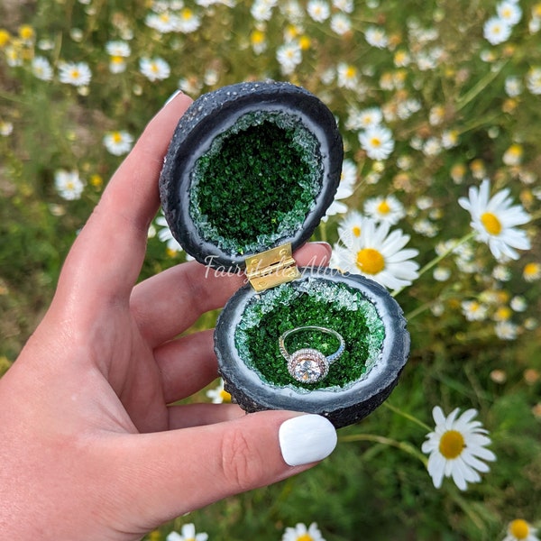 Green Glass Crystal Engagement Ring Box, Handmade Glass Crystal Druzy Box, Proposal And Wedding Bands Box Gift, Artifical Agate Geode