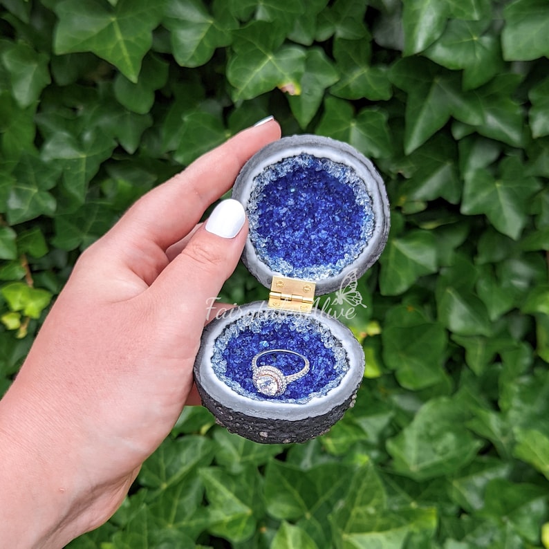 Blaue Glas Kristall Verlobungsring Box, Handgefertigte Glas Druse Box, Verlobung und Hochzeit Geschenk, Inspiriert von einer Achat Geode Bild 8