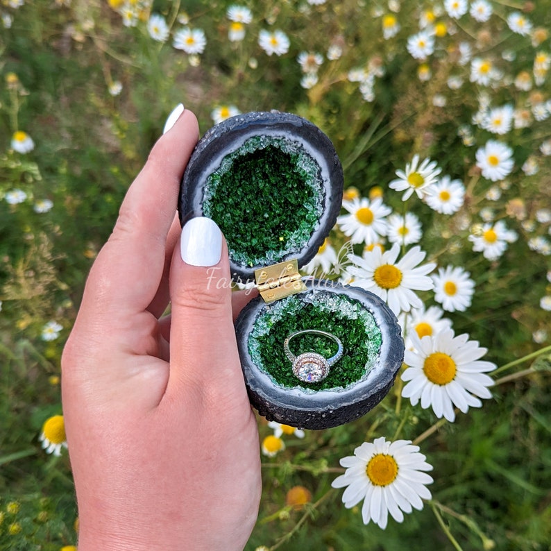 Grüne Glas Kristall Verlobungsring Box, Handgefertigte Glas Druse Box, Verlobung und Hochzeit Geschenk, Inspiriert von einer Achat Geode Bild 7