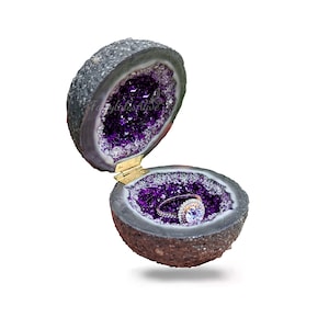 Lila Glas Kristall Verlobungsring Box , Handgefertigte Aufbewahrungsbox für Verlobung oder Hochzeit , Inspiriert von einer Amethyst Geode Bild 3