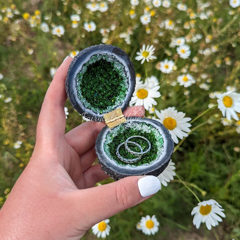 Grüne Glas Kristall Verlobungsring Box, Handgefertigte Glas Druse Box, Verlobung und Hochzeit Geschenk, Inspiriert von einer Achat Geode Bild 5