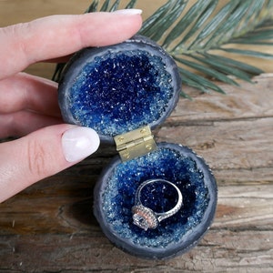Blaue Glas Kristall Verlobungsring Box, Handgefertigte Glas Druse Box, Verlobung und Hochzeit Geschenk, Inspiriert von einer Achat Geode Bild 10