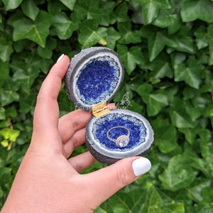 Blaue Glas Kristall Verlobungsring Box, Handgefertigte Glas Druse Box, Verlobung und Hochzeit Geschenk, Inspiriert von einer Achat Geode Bild 5