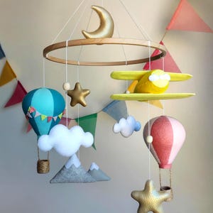 Hot air balloon baby mobile. Travel Adventure crib decor. Baby girl cot mobile with airplane, mountains. Explorer baby shower gift.