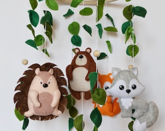 Woodland baby crib mobile for nursery decor. Forest baby shower gift. Felt animals cot mobile with bear, fox, wolf, hedgehog, raccoon.
