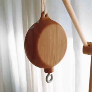 Caja de música para móvil de bebé. Caja de música de madera para móvil de cuna. Mecanismo giratorio. Motor para móvil de bebé con 35 melodías.