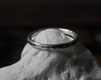 18K White Gold Wedding Ring, Low Dome D-shaped Hammered Comfort Fit Band, Simple Recycled Gold Jewellery, Hallmarks, Japanese Packaging