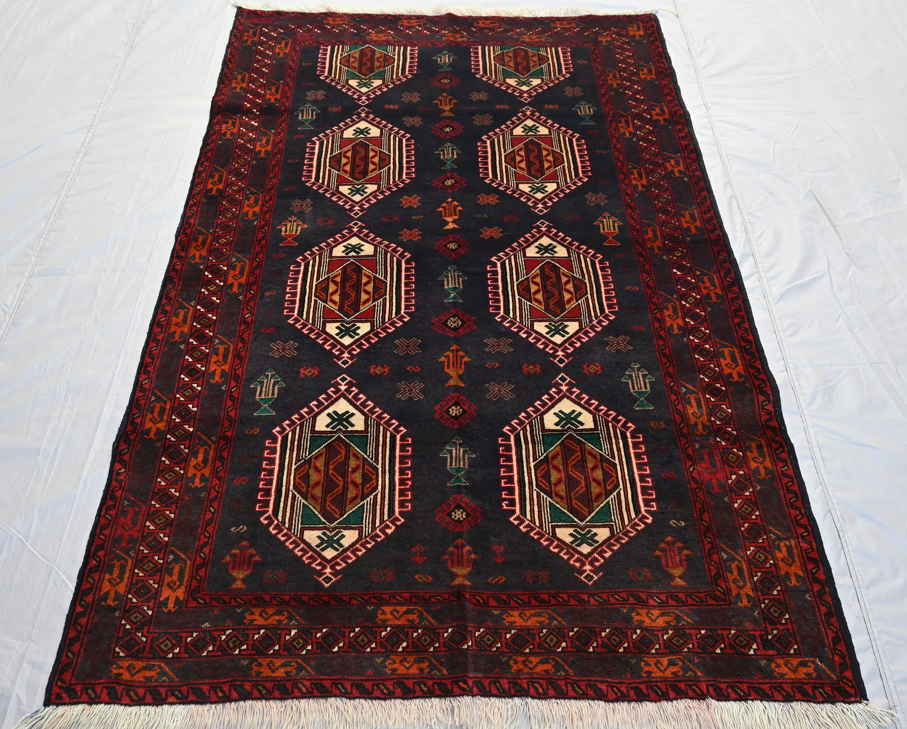 アフガニスタンアンティーク 3.9 x 5.7フィートラグ、トルクメン幾何学