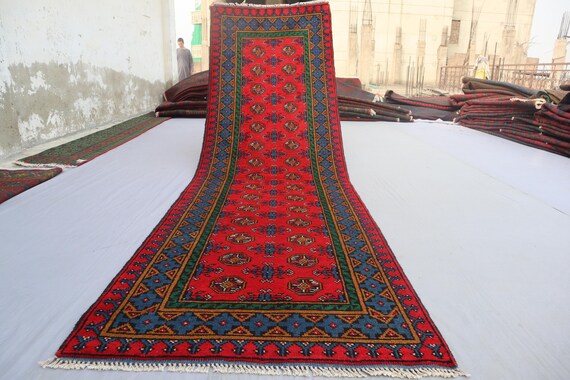 2'8x9'6フィートの赤いアフガンランナーラグ - ハンドノットウールラグ