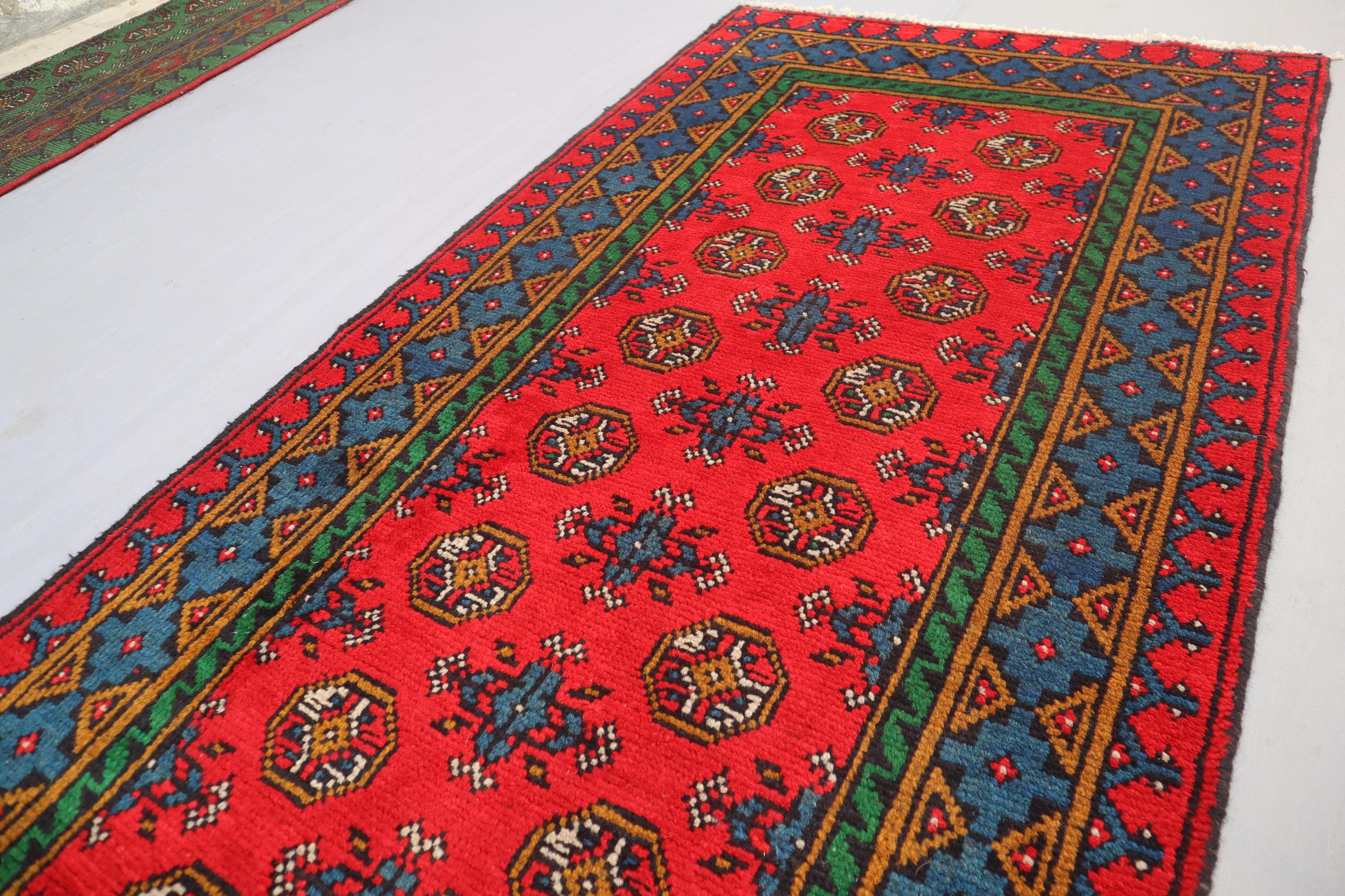 2'8x9'6フィートの赤いアフガンランナーラグ - ハンドノットウールラグ